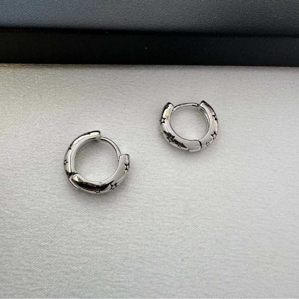 16mm Star Small Hoop Earrings for Men Women,Streetwear Hip Hop Unisex Style